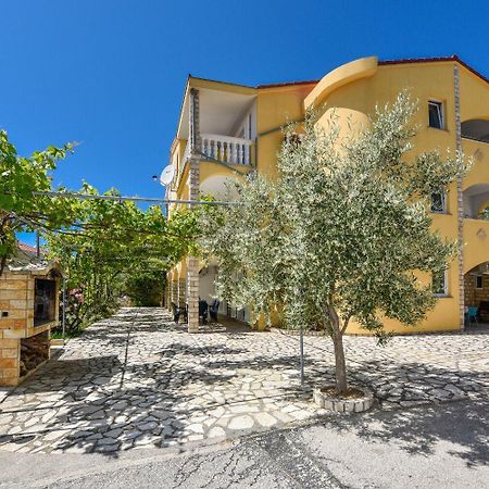 Apartments Mark - 200 M From Sea Новаля Екстериор снимка