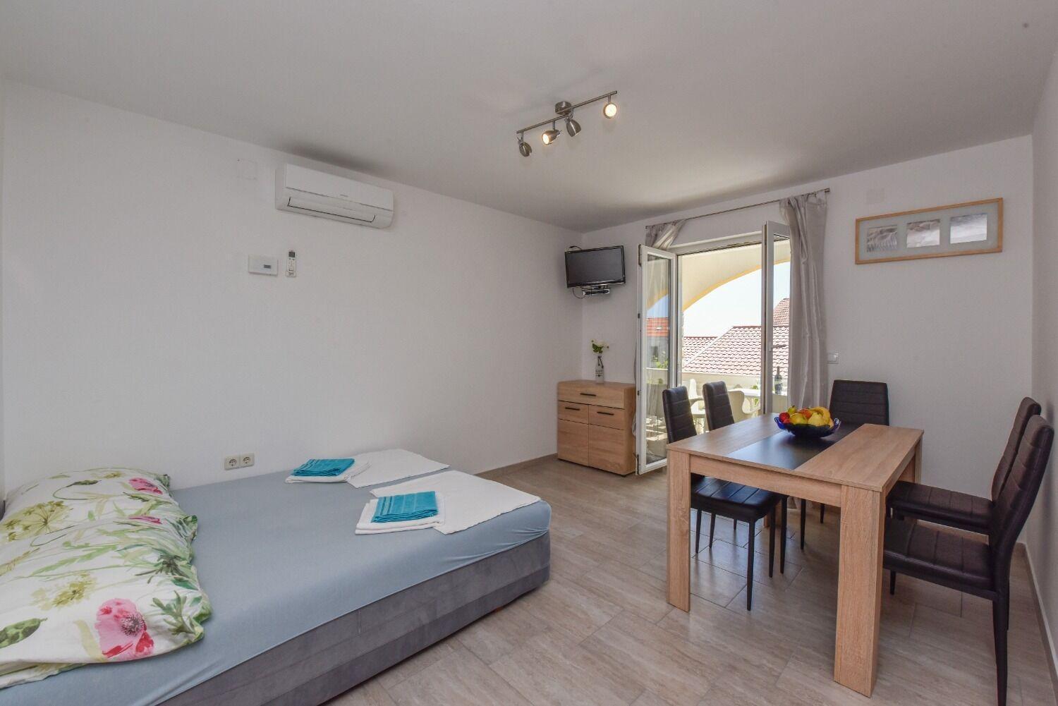 Apartments Mark - 200 M From Sea Новаля Екстериор снимка