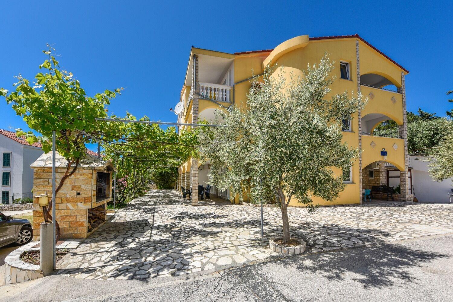 Apartments Mark - 200 M From Sea Новаля Екстериор снимка