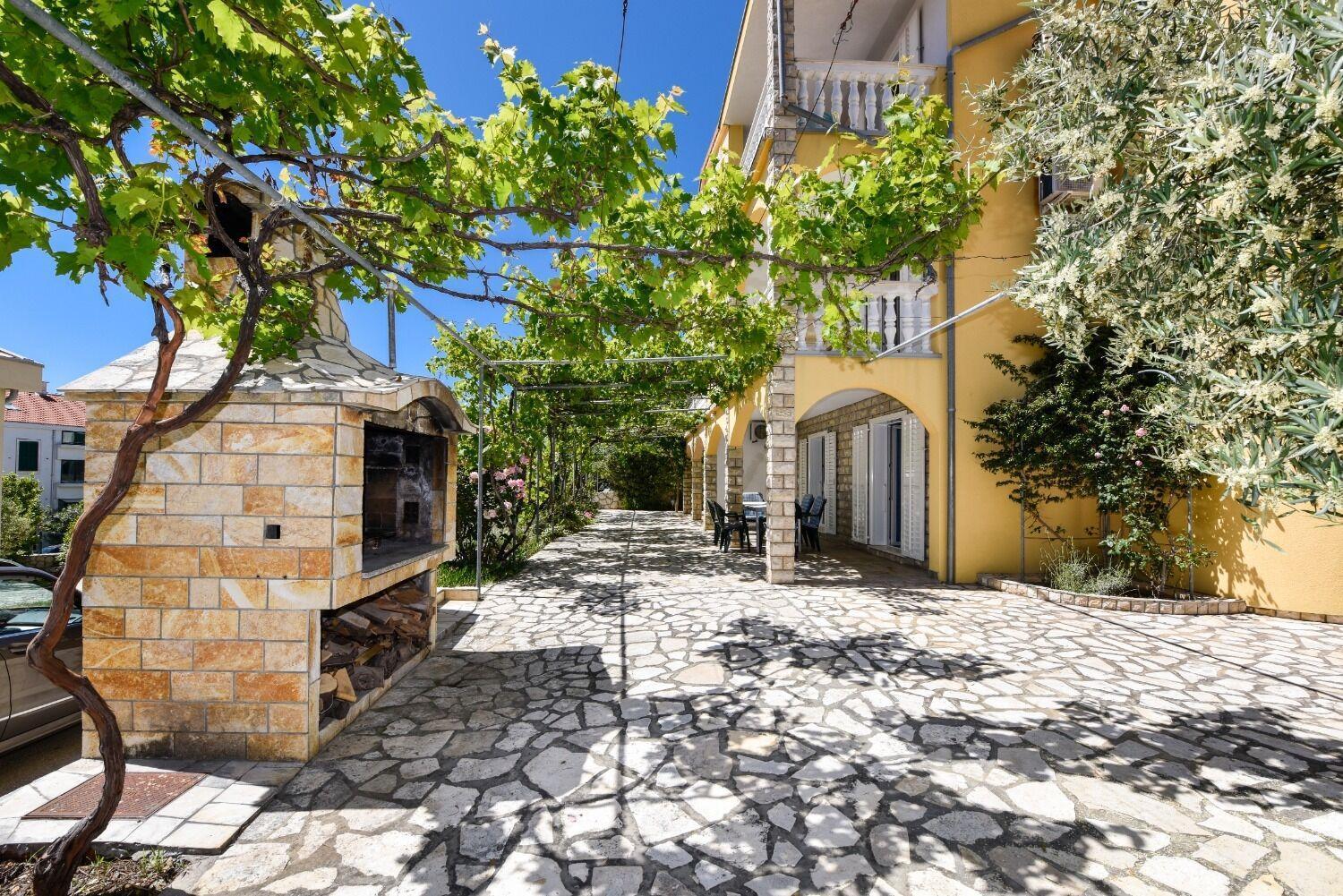 Apartments Mark - 200 M From Sea Новаля Екстериор снимка